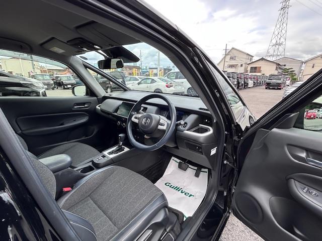 フィット ｅ：ＨＥＶホーム　純正９型ディスプレイオーディオ　バックカメラ　衝突被害軽減システム　レーンキープアシスト　コーナーセンサー　アダクティブクルーズコントロール　純正ドライブレコーダー　純正ＥＴＣ　ＬＥＤヘッドライト（24枚目）