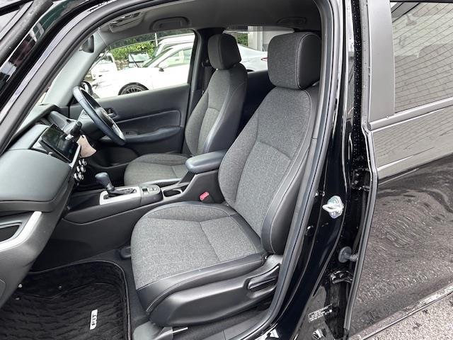 フィット ｅ：ＨＥＶホーム　純正９型ディスプレイオーディオ　バックカメラ　衝突被害軽減システム　レーンキープアシスト　コーナーセンサー　アダクティブクルーズコントロール　純正ドライブレコーダー　純正ＥＴＣ　ＬＥＤヘッドライト（25枚目）