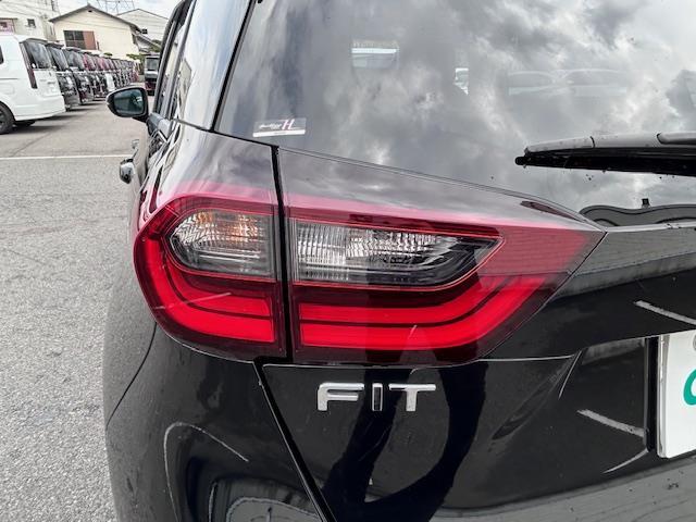 フィット ｅ：ＨＥＶホーム　純正９型ディスプレイオーディオ　バックカメラ　衝突被害軽減システム　レーンキープアシスト　コーナーセンサー　アダクティブクルーズコントロール　純正ドライブレコーダー　純正ＥＴＣ　ＬＥＤヘッドライト（38枚目）