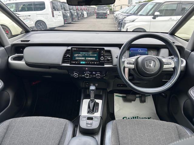 フィット ｅ：ＨＥＶホーム　純正９型ディスプレイオーディオ　バックカメラ　衝突被害軽減システム　レーンキープアシスト　コーナーセンサー　アダクティブクルーズコントロール　純正ドライブレコーダー　純正ＥＴＣ　ＬＥＤヘッドライト（42枚目）