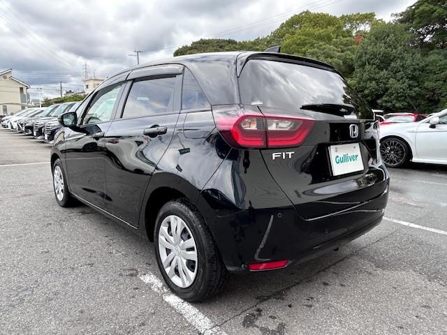 フィット ｅ：ＨＥＶホーム　純正９型ディスプレイオーディオ　バックカメラ　衝突被害軽減システム　レーンキープアシスト　コーナーセンサー　アダクティブクルーズコントロール　純正ドライブレコーダー　純正ＥＴＣ　ＬＥＤヘッドライト（43枚目）