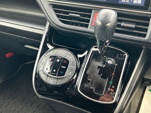 ヴォクシー ZS 煌III 10インチナビ フルセグ Bluetooth バックカメラ フリップダウンモニター 両側パワースライドドア HDMI クルーズコントロール 前後ドラレコ 前後コーナーセンサー ETC フロアーマット(14枚目)