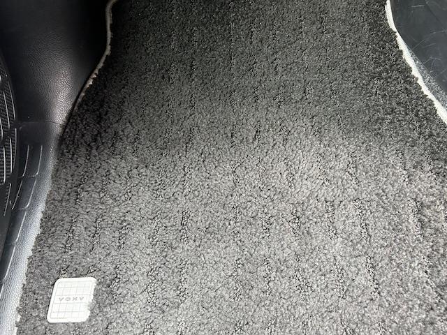 ヴォクシー ZS 煌III 10インチナビ フルセグ Bluetooth バックカメラ フリップダウンモニター 両側パワースライドドア HDMI クルーズコントロール 前後ドラレコ 前後コーナーセンサー ETC フロアーマット(18枚目)