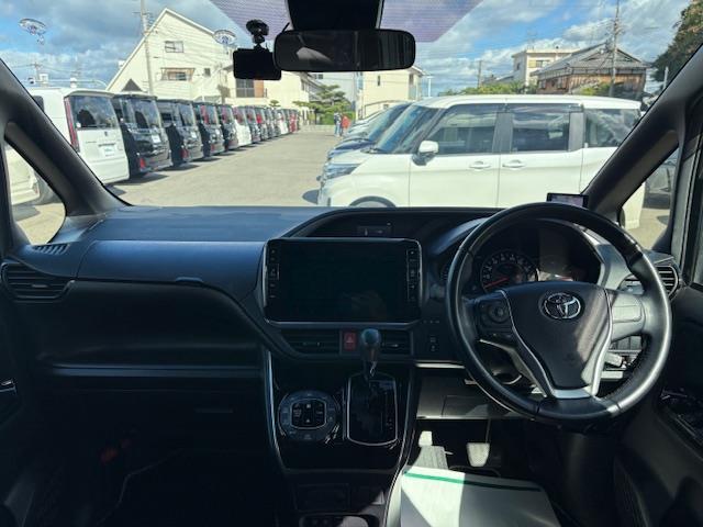 ヴォクシー ＺＳ　煌ＩＩ　ＡＬＰＩＮＥ１１インチナビ　ＡＬＰＩＮＥフリップダウンモニター　両側パワースライドドア　クルーズコントロール　ＨＤＭＩ　前後コーナーセンサー　前後ドラレコ　ビルトインＥＴＣ　ＬＥＤヘッドライト（42枚目）