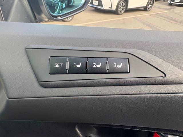 アルファードハイブリッド ＳＲ　Ｃパッケージ　純正１０．５インチナビ　全方位カメラ　サンルーフ　ＪＢＬサウンド　ＢＳＭ　デジタルインナーミラー　フリップダウンモニター　ＴＲＤエアロ　両側パワースライドドア　パワーバックドア　ＥＴＣ　ＬＥＤライト（13枚目）