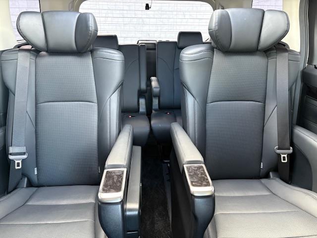 アルファードハイブリッド ＳＲ　Ｃパッケージ　純正１０．５インチナビ　全方位カメラ　サンルーフ　ＪＢＬサウンド　ＢＳＭ　デジタルインナーミラー　フリップダウンモニター　ＴＲＤエアロ　両側パワースライドドア　パワーバックドア　ＥＴＣ　ＬＥＤライト（28枚目）