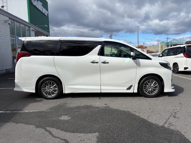 アルファードハイブリッド ＳＲ　Ｃパッケージ　純正１０．５インチナビ　全方位カメラ　サンルーフ　ＪＢＬサウンド　ＢＳＭ　デジタルインナーミラー　フリップダウンモニター　ＴＲＤエアロ　両側パワースライドドア　パワーバックドア　ＥＴＣ　ＬＥＤライト（37枚目）