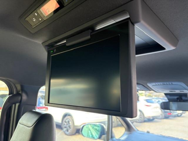 ヴォクシー ハイブリッドＺＳ　煌ＩＩＩ　純正９インチナビ　バックモニター　フリップダウンモニター　クルーズコントロール　衝突被害軽減システム　両側パワースライドドア　ハーフレザーシート　シートヒーター　ＥＴＣ　ＬＥＤヘッドライト　ドラレコ（2枚目）