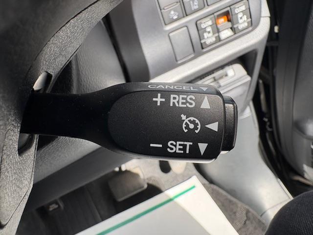 ヴォクシー ハイブリッドＺＳ　煌ＩＩＩ　純正９インチナビ　バックモニター　フリップダウンモニター　クルーズコントロール　衝突被害軽減システム　両側パワースライドドア　ハーフレザーシート　シートヒーター　ＥＴＣ　ＬＥＤヘッドライト　ドラレコ（9枚目）