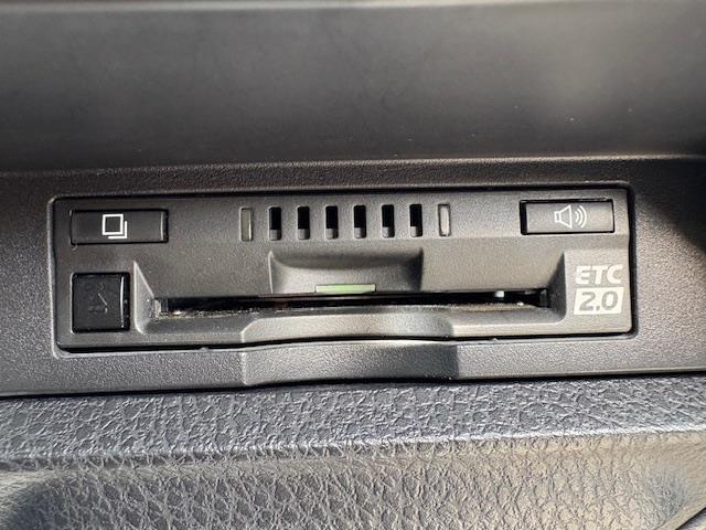 ヴォクシー ハイブリッドＺＳ　煌ＩＩＩ　純正９インチナビ　バックモニター　フリップダウンモニター　クルーズコントロール　衝突被害軽減システム　両側パワースライドドア　ハーフレザーシート　シートヒーター　ＥＴＣ　ＬＥＤヘッドライト　ドラレコ（12枚目）