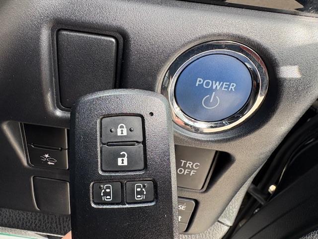 ヴォクシー ハイブリッドＺＳ　煌ＩＩＩ　純正９インチナビ　バックモニター　フリップダウンモニター　クルーズコントロール　衝突被害軽減システム　両側パワースライドドア　ハーフレザーシート　シートヒーター　ＥＴＣ　ＬＥＤヘッドライト　ドラレコ（13枚目）