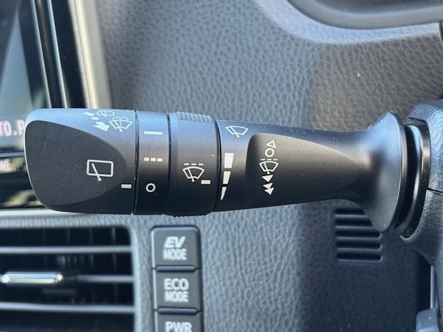 ヴォクシー ハイブリッドＺＳ　煌ＩＩＩ　純正９インチナビ　バックモニター　フリップダウンモニター　クルーズコントロール　衝突被害軽減システム　両側パワースライドドア　ハーフレザーシート　シートヒーター　ＥＴＣ　ＬＥＤヘッドライト　ドラレコ（16枚目）