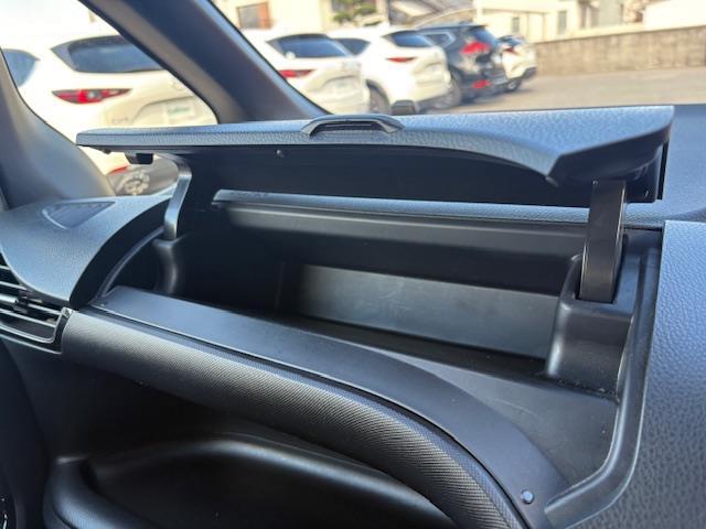 ヴォクシー ハイブリッドＺＳ　煌ＩＩＩ　純正９インチナビ　バックモニター　フリップダウンモニター　クルーズコントロール　衝突被害軽減システム　両側パワースライドドア　ハーフレザーシート　シートヒーター　ＥＴＣ　ＬＥＤヘッドライト　ドラレコ（23枚目）