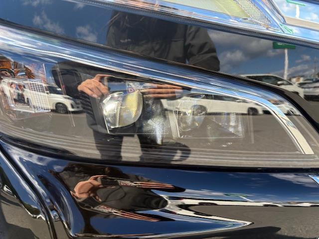 ヴォクシー ハイブリッドＺＳ　煌ＩＩＩ　純正９インチナビ　バックモニター　フリップダウンモニター　クルーズコントロール　衝突被害軽減システム　両側パワースライドドア　ハーフレザーシート　シートヒーター　ＥＴＣ　ＬＥＤヘッドライト　ドラレコ（30枚目）