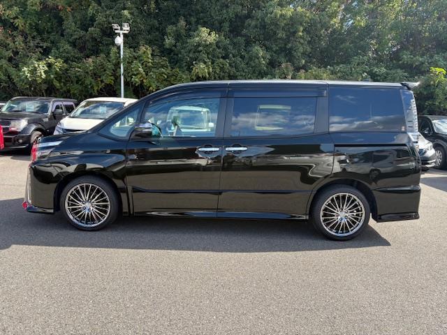 ヴォクシー ハイブリッドＺＳ　煌ＩＩＩ　純正９インチナビ　バックモニター　フリップダウンモニター　クルーズコントロール　衝突被害軽減システム　両側パワースライドドア　ハーフレザーシート　シートヒーター　ＥＴＣ　ＬＥＤヘッドライト　ドラレコ（37枚目）