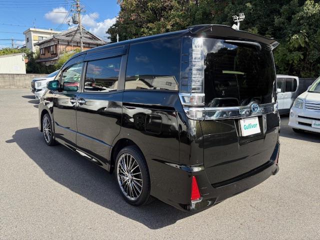 ヴォクシー ハイブリッドＺＳ　煌ＩＩＩ　純正９インチナビ　バックモニター　フリップダウンモニター　クルーズコントロール　衝突被害軽減システム　両側パワースライドドア　ハーフレザーシート　シートヒーター　ＥＴＣ　ＬＥＤヘッドライト　ドラレコ（43枚目）