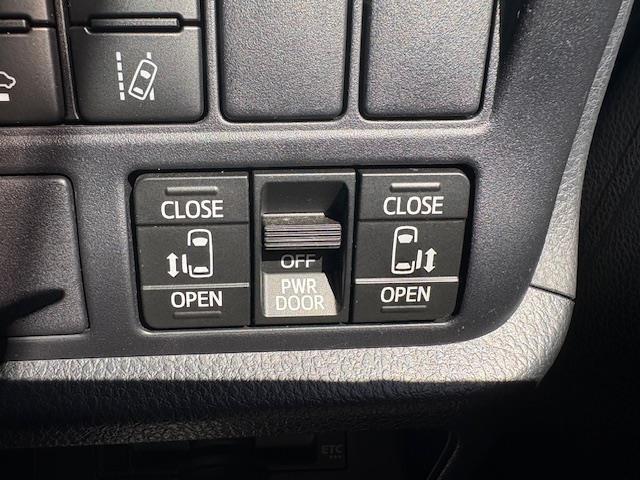 ヴォクシー ZS 煌II 純正10インチナビ バックカメラ 衝突被害軽減システム クルーズコントロール 両側パワースライドドア ビルトインETC LEDヘッドライト オートライト 純正アルミホイール 純正フロアマット スペア鍵(5枚目)