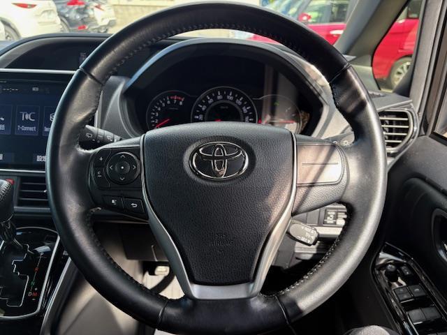 ヴォクシー ZS 煌II 純正10インチナビ バックカメラ 衝突被害軽減システム クルーズコントロール 両側パワースライドドア ビルトインETC LEDヘッドライト オートライト 純正アルミホイール 純正フロアマット スペア鍵(9枚目)