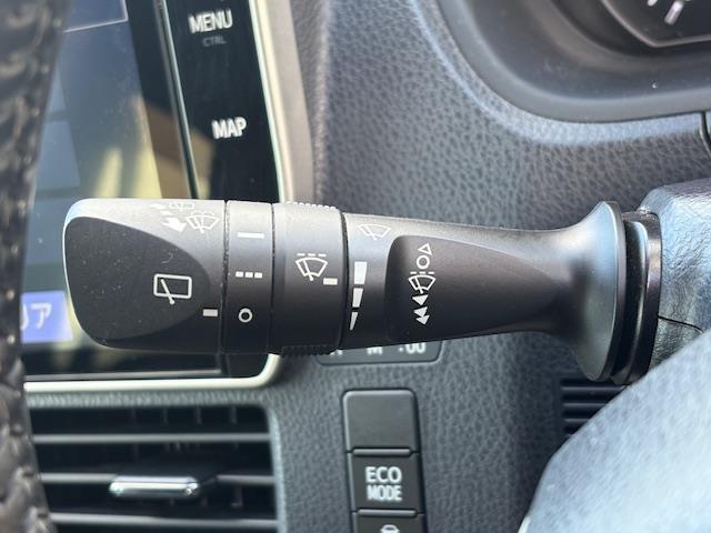 ヴォクシー ZS 煌II 純正10インチナビ バックカメラ 衝突被害軽減システム クルーズコントロール 両側パワースライドドア ビルトインETC LEDヘッドライト オートライト 純正アルミホイール 純正フロアマット スペア鍵(10枚目)