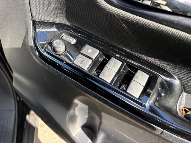 ヴォクシー ZS 煌II 純正10インチナビ バックカメラ 衝突被害軽減システム クルーズコントロール 両側パワースライドドア ビルトインETC LEDヘッドライト オートライト 純正アルミホイール 純正フロアマット スペア鍵(21枚目)