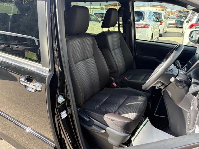 ヴォクシー ZS 煌II 純正10インチナビ バックカメラ 衝突被害軽減システム クルーズコントロール 両側パワースライドドア ビルトインETC LEDヘッドライト オートライト 純正アルミホイール 純正フロアマット スペア鍵(25枚目)