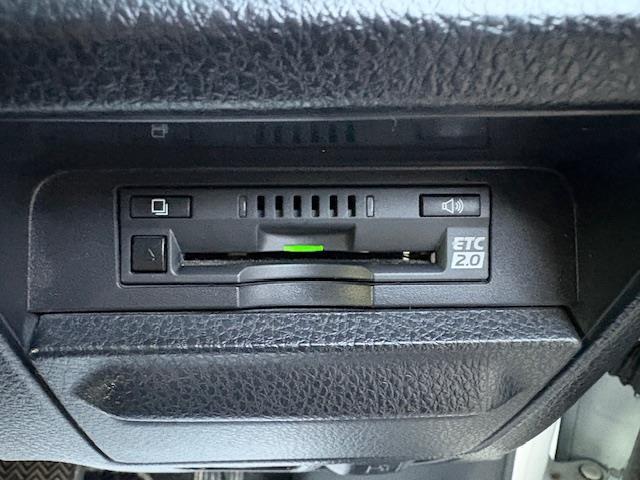 ノア Ｓｉ　ダブルバイビーＩＩ　１０インチナビ　フルセグ　Ｂｌｕｅｔｏｏｔｈ　バックカメラ　フリップダウンモニター　両側パワースライドドア　ドライブレコーダー　クルーズコントロール　ビルトイン２．０ＥＴＣ　フロアーマット（10枚目）