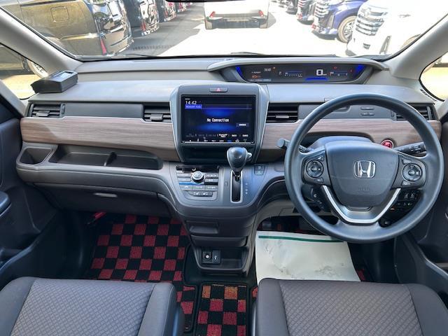 フリード G・ホンダセンシング 純正9インチナビ フルセグ Bluetooth バックカメラ フリップダウンモニター 両側パワースライドドア シートヒーター レーダークルーズコントロール LEDヘッドライト ETC ドラレコ(42枚目)