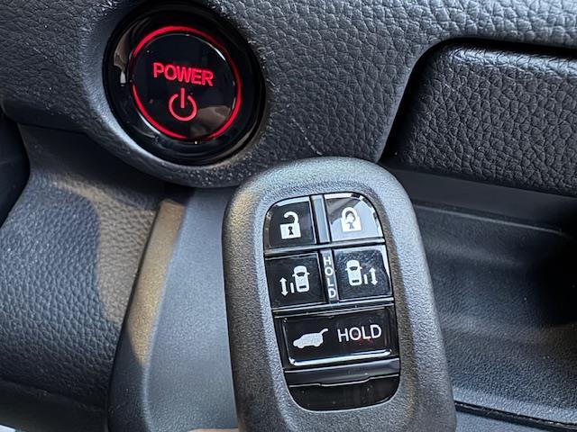 ステップワゴン e:HEVスパーダ プレミアムライン 純正15.6型フリップダウンモニター 純正11.4型ナビ 全方位カメラ BSM ホンダセンシング 電動リアゲート 両側パワースライドドア ドラレコ 前/後席シートヒーター ETC オットマンチェア(17枚目)