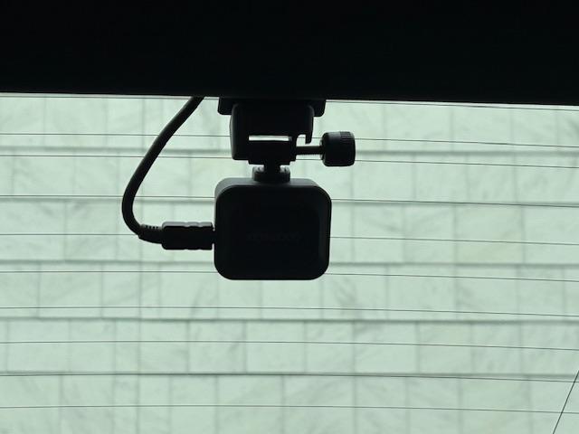 ザ・ビートル デザインマイスター　ナビ　バックカメラ　フルセグ　ブラインドスポットモニター　クルーズコントロール　ドライブレコーダー　ＨＩＤヘッドライト　純正アルミホイール　オートライト　スマートキー　パドルシフト　プッシュスタート（8枚目）