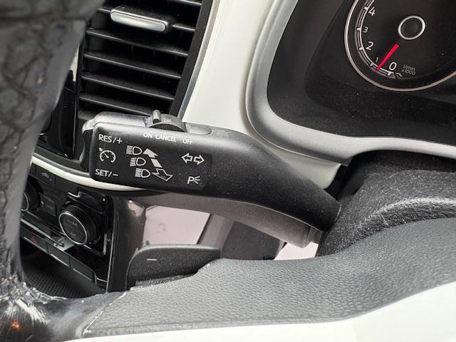 ザ・ビートル デザインマイスター　ナビ　バックカメラ　フルセグ　ブラインドスポットモニター　クルーズコントロール　ドライブレコーダー　ＨＩＤヘッドライト　純正アルミホイール　オートライト　スマートキー　パドルシフト　プッシュスタート（11枚目）