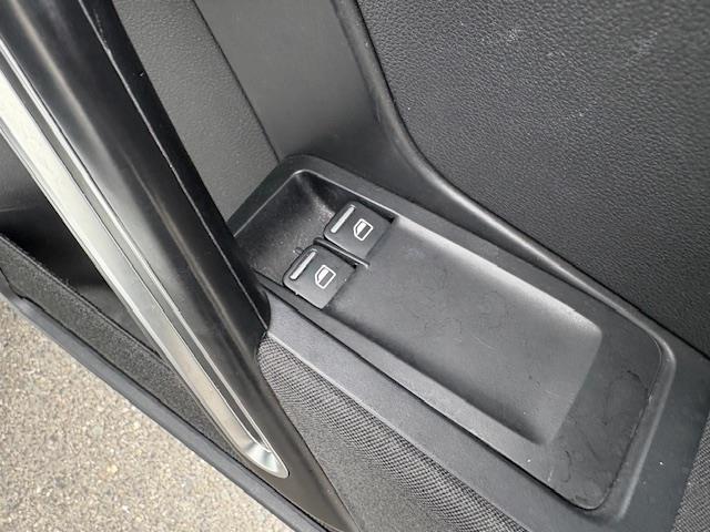 ザ・ビートル デザインマイスター　ナビ　バックカメラ　フルセグ　ブラインドスポットモニター　クルーズコントロール　ドライブレコーダー　ＨＩＤヘッドライト　純正アルミホイール　オートライト　スマートキー　パドルシフト　プッシュスタート（19枚目）