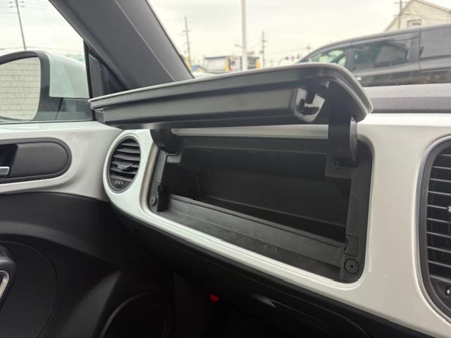 ザ・ビートル デザインマイスター　ナビ　バックカメラ　フルセグ　ブラインドスポットモニター　クルーズコントロール　ドライブレコーダー　ＨＩＤヘッドライト　純正アルミホイール　オートライト　スマートキー　パドルシフト　プッシュスタート（24枚目）