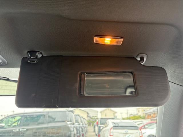 ザ・ビートル デザインマイスター　ナビ　バックカメラ　フルセグ　ブラインドスポットモニター　クルーズコントロール　ドライブレコーダー　ＨＩＤヘッドライト　純正アルミホイール　オートライト　スマートキー　パドルシフト　プッシュスタート（26枚目）