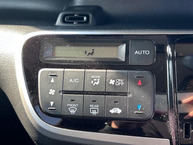 Ｎ－ＢＯＸ Ｇ・Ｌパッケージ　純正ナビ　バックカメラ　ＴＶ　片側パワースライドドア　ＨＩＤヘッドライト　ＥＴＣ　ステアリングスイッチ　オートライト　純正アルミホイール　プッシュスタート　スマートキー　アイドリングストップ（7枚目）