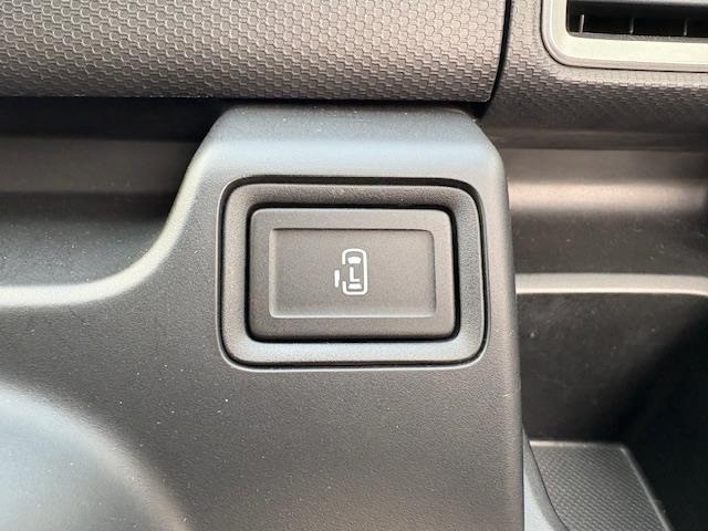 ソリオバンディット ハイブリッドＭＶ　ナビ　フルセグ　片側パワースライドドア　シートヒーター　デュアルセンサーブレーキサポート　ドライブレコーダー　ビルトインＥＴＣ　ＬＥＤヘッドライト　車線逸脱警報　ステアリングスイッチ　スマートキー（6枚目）