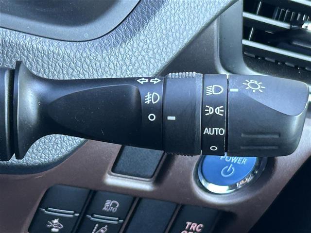 エスクァイア Ｇｉ　プレミアムパッケージ　１１型ＡＬＰＩＮＥナビ　Ｂｌｕｅｔｏｏｔｈ　両側パワスラ　クルーズコントロール　バックカメラ　衝突軽減ブレーキ　レーンキープアシスト　横滑り防止装置　コーナーセンサー　オートマチックハイビーム（11枚目）