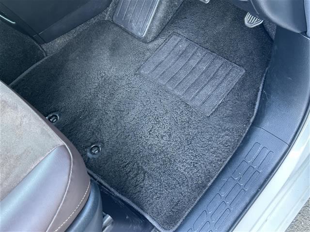 エスクァイア Ｇｉ　プレミアムパッケージ　１１型ＡＬＰＩＮＥナビ　Ｂｌｕｅｔｏｏｔｈ　両側パワスラ　クルーズコントロール　バックカメラ　衝突軽減ブレーキ　レーンキープアシスト　横滑り防止装置　コーナーセンサー　オートマチックハイビーム（21枚目）