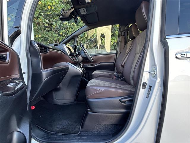 エスクァイア Ｇｉ　プレミアムパッケージ　１１型ＡＬＰＩＮＥナビ　Ｂｌｕｅｔｏｏｔｈ　両側パワスラ　クルーズコントロール　バックカメラ　衝突軽減ブレーキ　レーンキープアシスト　横滑り防止装置　コーナーセンサー　オートマチックハイビーム（24枚目）