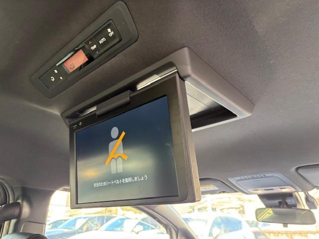 ヴォクシー ハイブリッドＺＳ　煌ＩＩＩ　フリップダウンモニター　純正１０型ナビ　フルセグ　バックカメラ　両側パワースライドドア　トヨタセーフティセンス　シートヒーター　ハーフレザーシート　ビルトインＥＴＣ　ＬＥＤヘッドライト　スマートキー（2枚目）