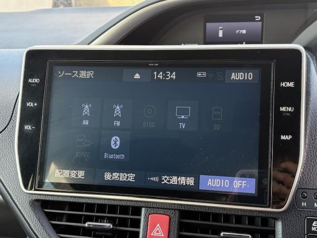 ヴォクシー ハイブリッドＺＳ　煌ＩＩＩ　フリップダウンモニター　純正１０型ナビ　フルセグ　バックカメラ　両側パワースライドドア　トヨタセーフティセンス　シートヒーター　ハーフレザーシート　ビルトインＥＴＣ　ＬＥＤヘッドライト　スマートキー（4枚目）
