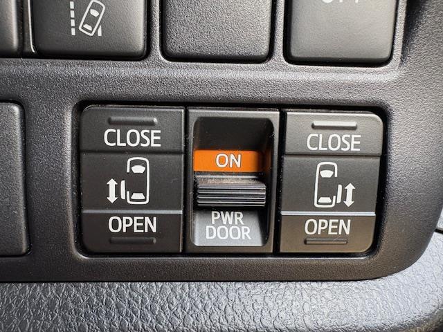 ヴォクシー ハイブリッドＺＳ　煌ＩＩＩ　フリップダウンモニター　純正１０型ナビ　フルセグ　バックカメラ　両側パワースライドドア　トヨタセーフティセンス　シートヒーター　ハーフレザーシート　ビルトインＥＴＣ　ＬＥＤヘッドライト　スマートキー（8枚目）