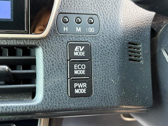 ヴォクシー ハイブリッドＺＳ　煌ＩＩＩ　フリップダウンモニター　純正１０型ナビ　フルセグ　バックカメラ　両側パワースライドドア　トヨタセーフティセンス　シートヒーター　ハーフレザーシート　ビルトインＥＴＣ　ＬＥＤヘッドライト　スマートキー（9枚目）