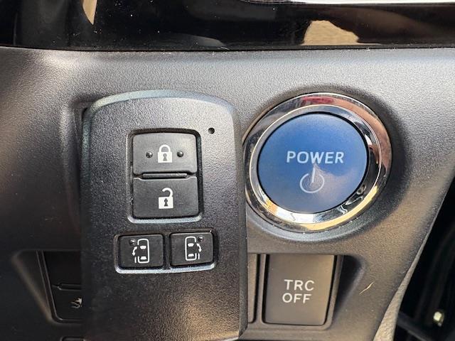 ヴォクシー ハイブリッドＺＳ　煌ＩＩＩ　フリップダウンモニター　純正１０型ナビ　フルセグ　バックカメラ　両側パワースライドドア　トヨタセーフティセンス　シートヒーター　ハーフレザーシート　ビルトインＥＴＣ　ＬＥＤヘッドライト　スマートキー（10枚目）