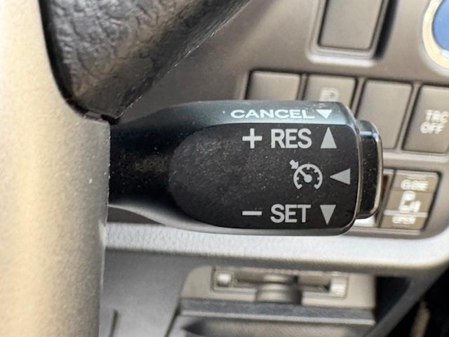 ヴォクシー ハイブリッドＺＳ　煌ＩＩＩ　フリップダウンモニター　純正１０型ナビ　フルセグ　バックカメラ　両側パワースライドドア　トヨタセーフティセンス　シートヒーター　ハーフレザーシート　ビルトインＥＴＣ　ＬＥＤヘッドライト　スマートキー（11枚目）