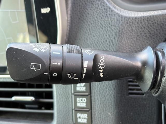 ヴォクシー ハイブリッドＺＳ　煌ＩＩＩ　フリップダウンモニター　純正１０型ナビ　フルセグ　バックカメラ　両側パワースライドドア　トヨタセーフティセンス　シートヒーター　ハーフレザーシート　ビルトインＥＴＣ　ＬＥＤヘッドライト　スマートキー（14枚目）