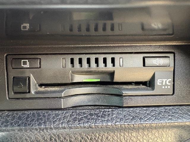 ヴォクシー ハイブリッドＺＳ　煌ＩＩＩ　フリップダウンモニター　純正１０型ナビ　フルセグ　バックカメラ　両側パワースライドドア　トヨタセーフティセンス　シートヒーター　ハーフレザーシート　ビルトインＥＴＣ　ＬＥＤヘッドライト　スマートキー（15枚目）