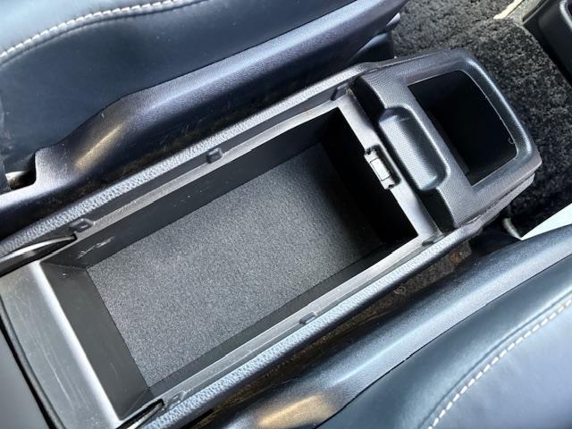 ヴォクシー ハイブリッドＺＳ　煌ＩＩＩ　フリップダウンモニター　純正１０型ナビ　フルセグ　バックカメラ　両側パワースライドドア　トヨタセーフティセンス　シートヒーター　ハーフレザーシート　ビルトインＥＴＣ　ＬＥＤヘッドライト　スマートキー（21枚目）