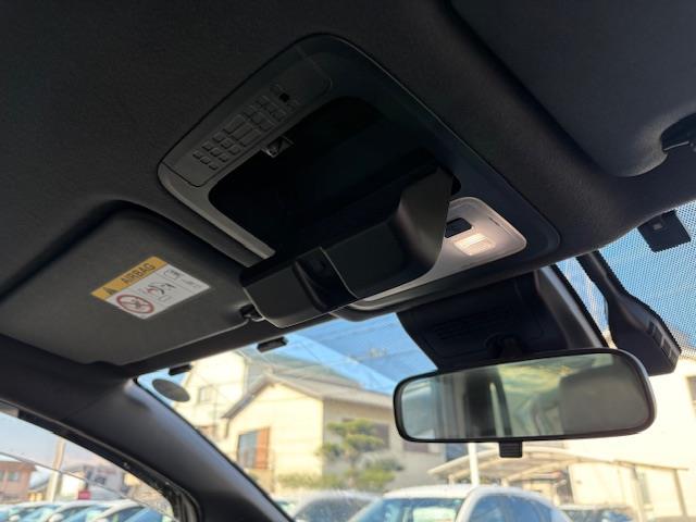 ヴォクシー ハイブリッドＺＳ　煌ＩＩＩ　フリップダウンモニター　純正１０型ナビ　フルセグ　バックカメラ　両側パワースライドドア　トヨタセーフティセンス　シートヒーター　ハーフレザーシート　ビルトインＥＴＣ　ＬＥＤヘッドライト　スマートキー（23枚目）