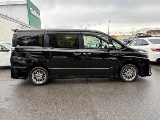 ヴォクシー ハイブリッドＺＳ　煌ＩＩＩ　フリップダウンモニター　純正１０型ナビ　フルセグ　バックカメラ　両側パワースライドドア　トヨタセーフティセンス　シートヒーター　ハーフレザーシート　ビルトインＥＴＣ　ＬＥＤヘッドライト　スマートキー（38枚目）