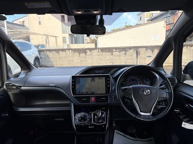 ヴォクシー ハイブリッドＺＳ　煌ＩＩＩ　フリップダウンモニター　純正１０型ナビ　フルセグ　バックカメラ　両側パワースライドドア　トヨタセーフティセンス　シートヒーター　ハーフレザーシート　ビルトインＥＴＣ　ＬＥＤヘッドライト　スマートキー（42枚目）